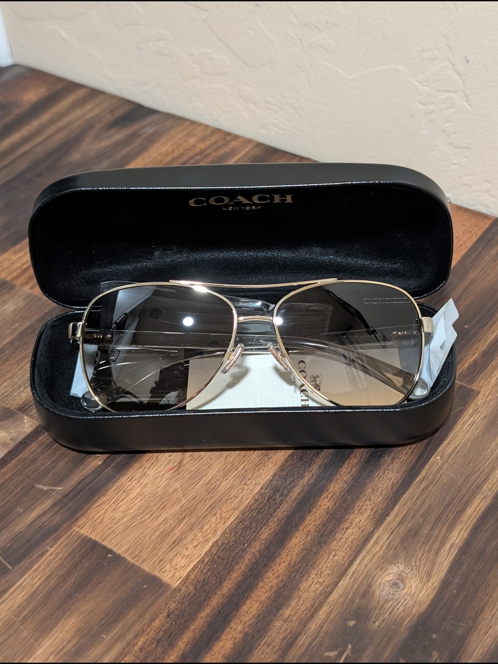New Coach Womans Shiny Light Gold Frame Aviator Sunglasses HC7077 W/Leather Case
